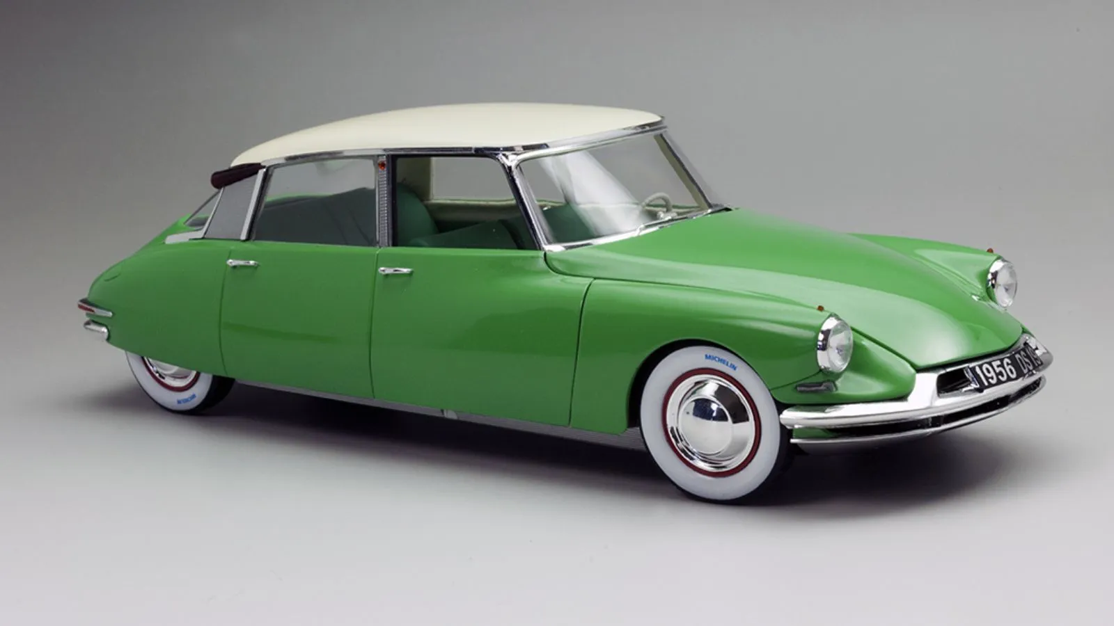 Citroën DS 1955: Um Clássico muito Acima do seu Tempo ainda Permanece Vivo