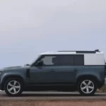 Land Rover Defender 2025