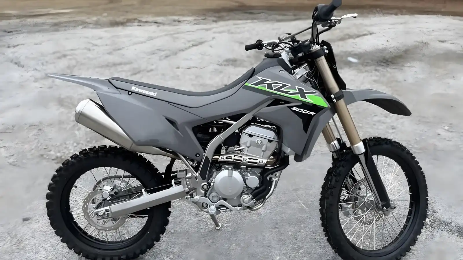 Nova Kawasaki KLX 300R 2025 chega ao Brasil custando R$ 37.990 e motor de 292 cc