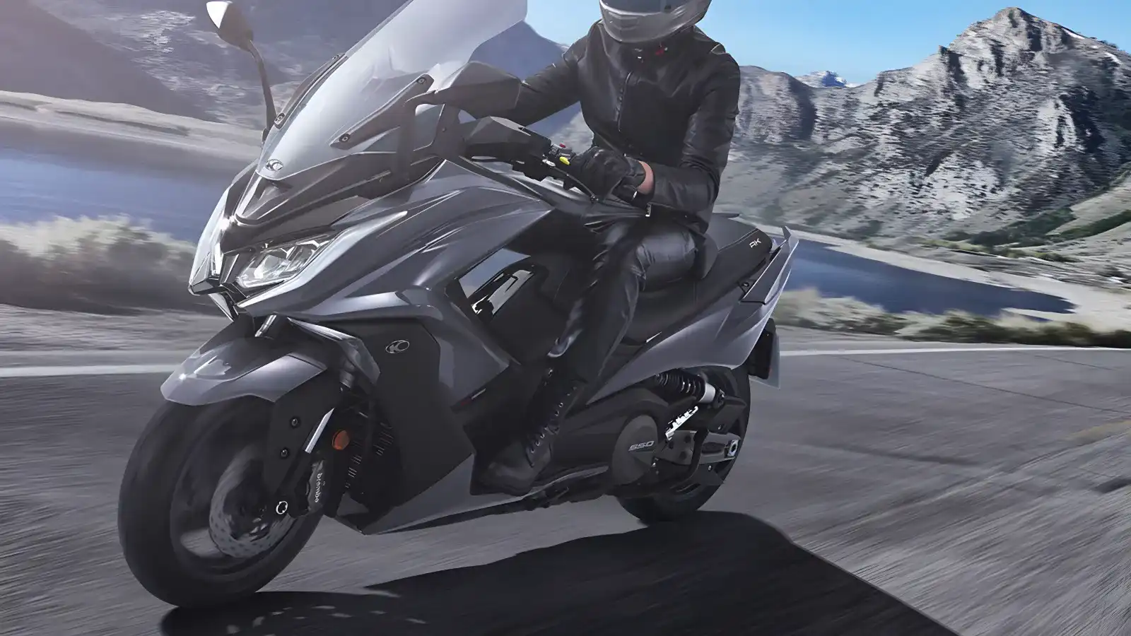 Nova maxi-scooter Kymco AK 550 Premium 2025 chega ao Brasil custando 78 mil