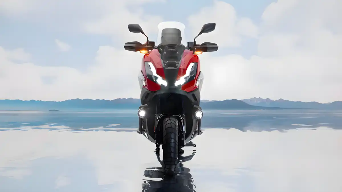 Honda ADV350 2025 chega mais tecnológica: painel TFT e suspensão ajustável