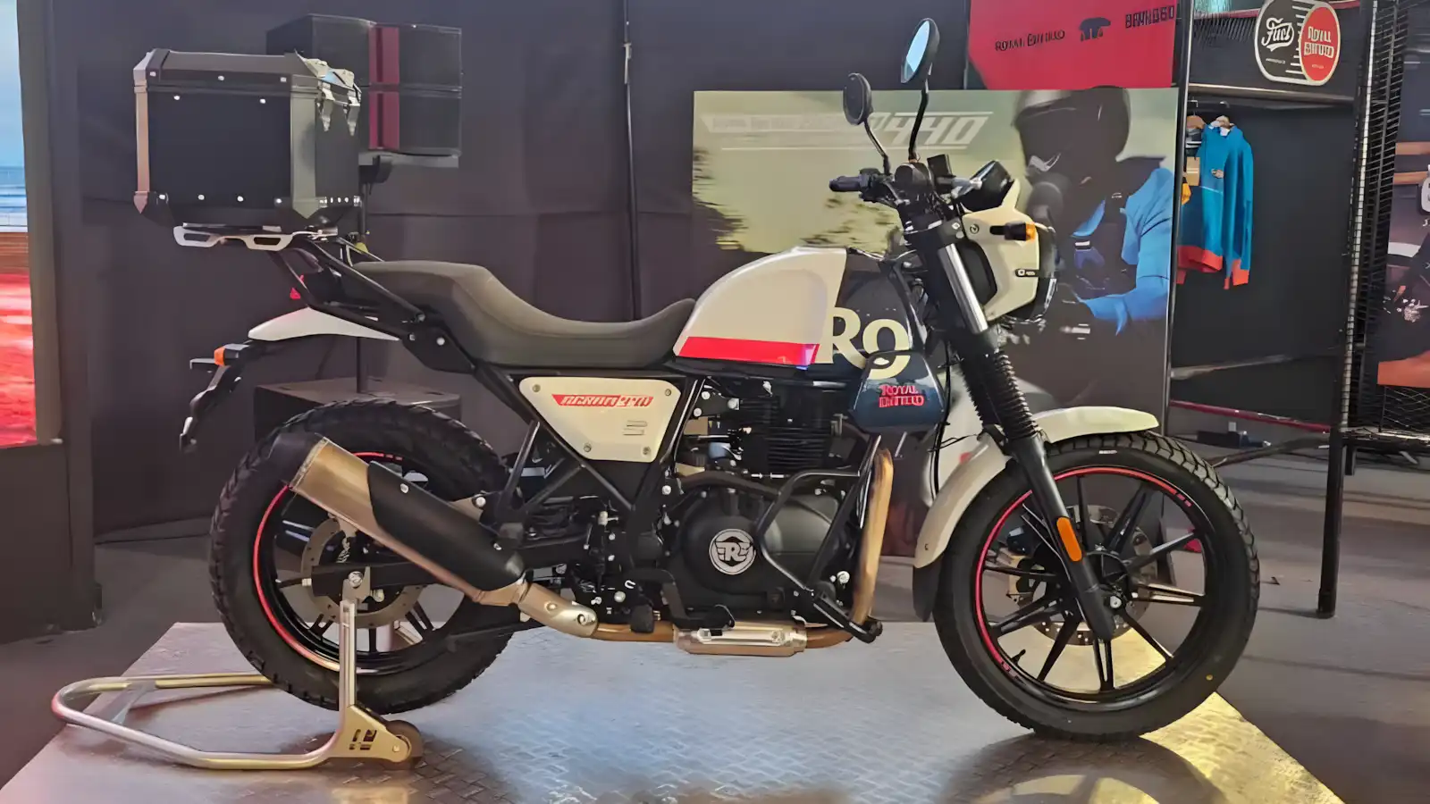 Royal Enfield Scram 440 2025 ganha LED, câmbio de 6 marchas e rodas de liga-leve