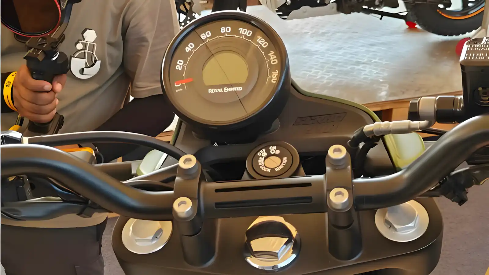 Royal Enfield Scram 440 2025 ganha LED, câmbio de 6 marchas e rodas de liga-leve