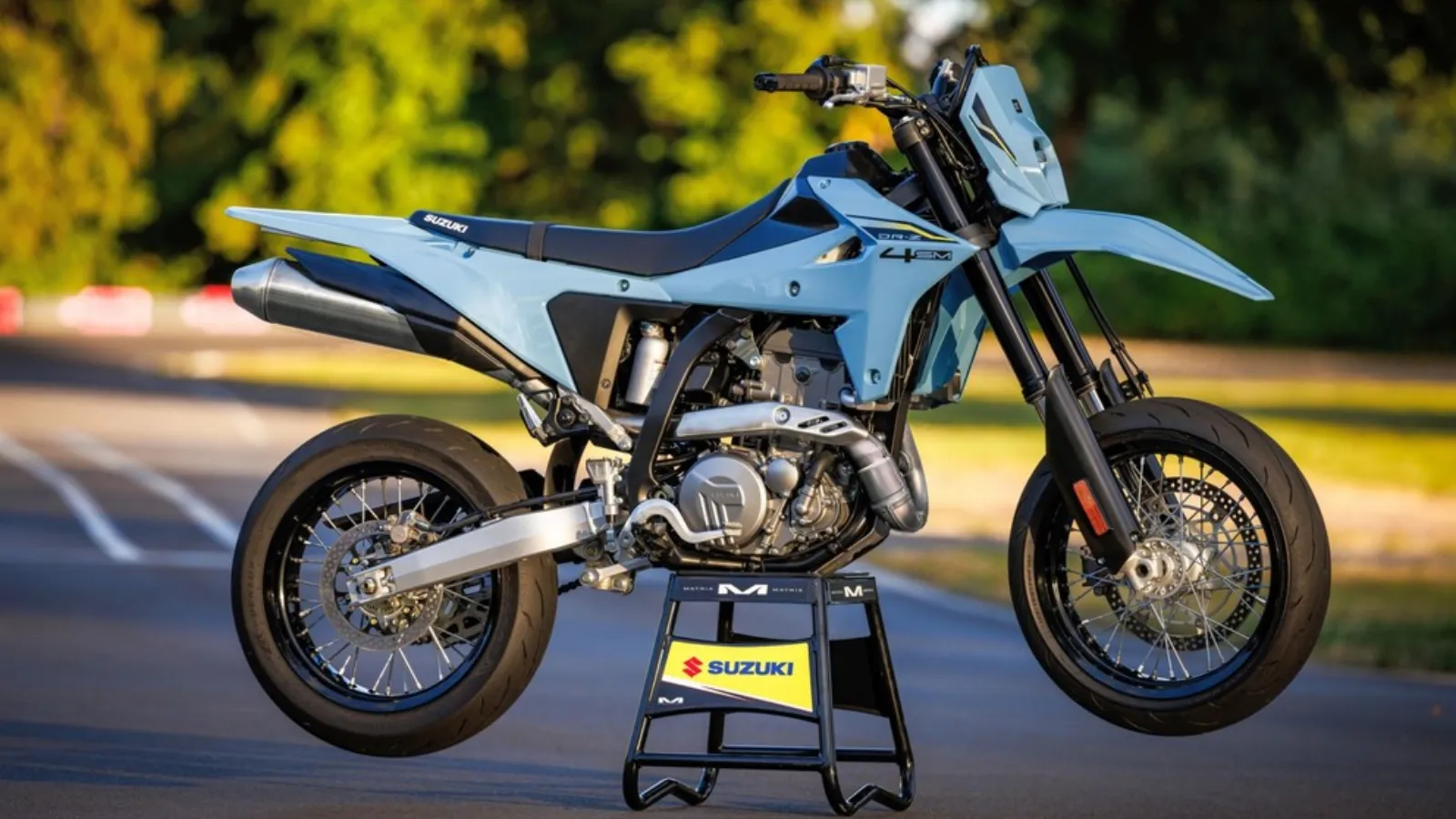 Suzuki Apresenta as Versões DR-Z4S e DR-Z4SM para 2025; Confira as novidades!