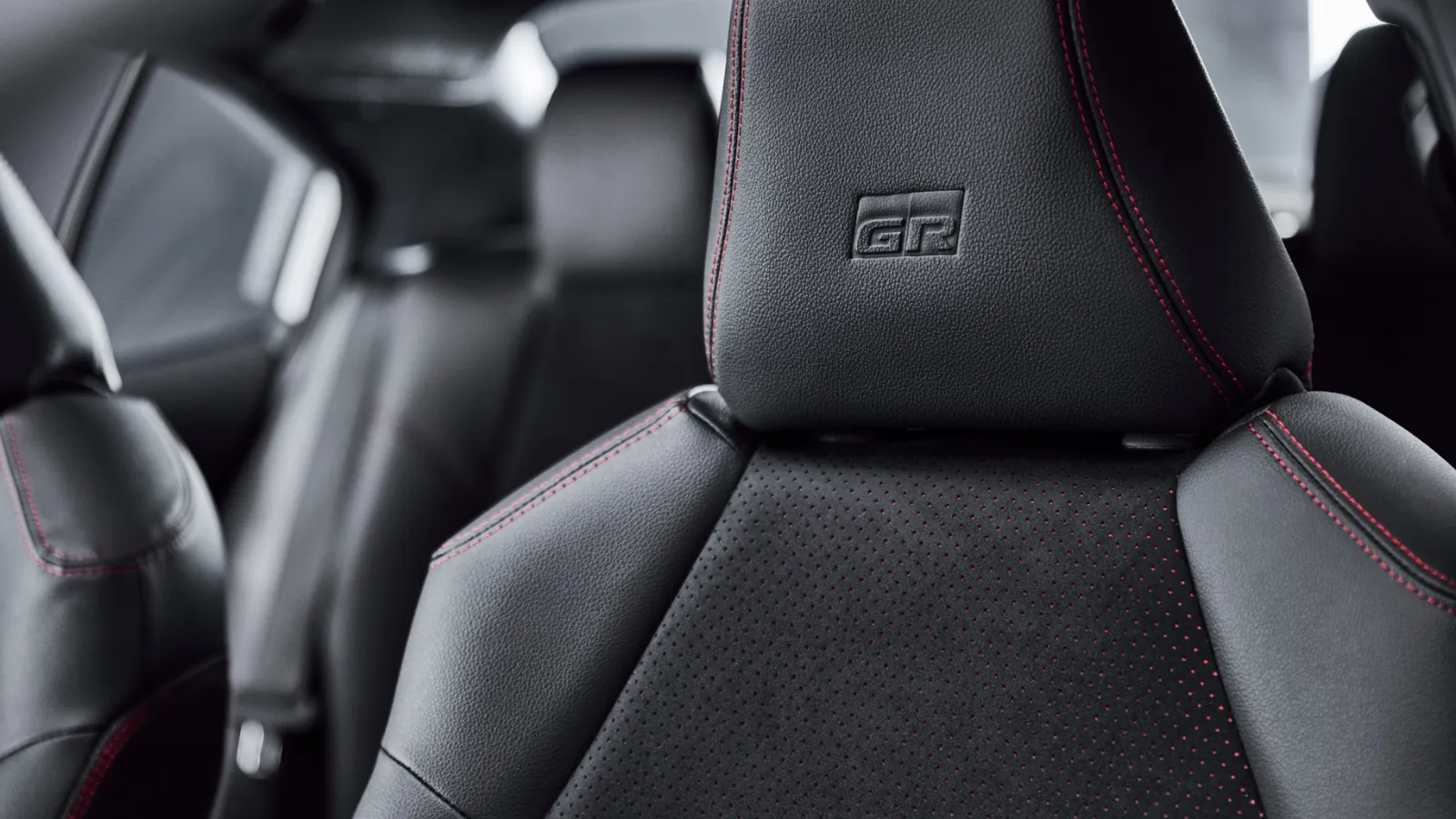 Toyota Corolla GR Sport 2025: Preço, Novidades e Recursos do Sedã Esportivo