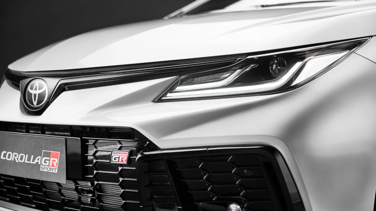 Toyota Corolla GR Sport 2025: Preço, Novidades e Recursos do Sedã Esportivo