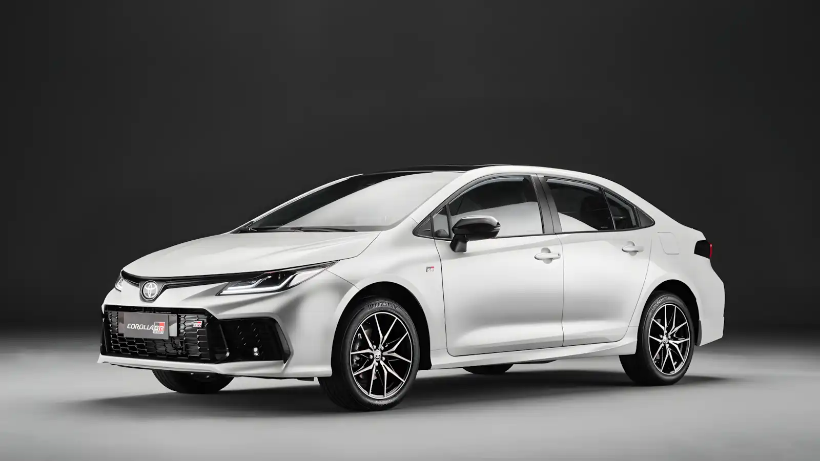 Toyota Corolla GR Sport 2025: Preço, Novidades e Recursos do Sedã Esportivo