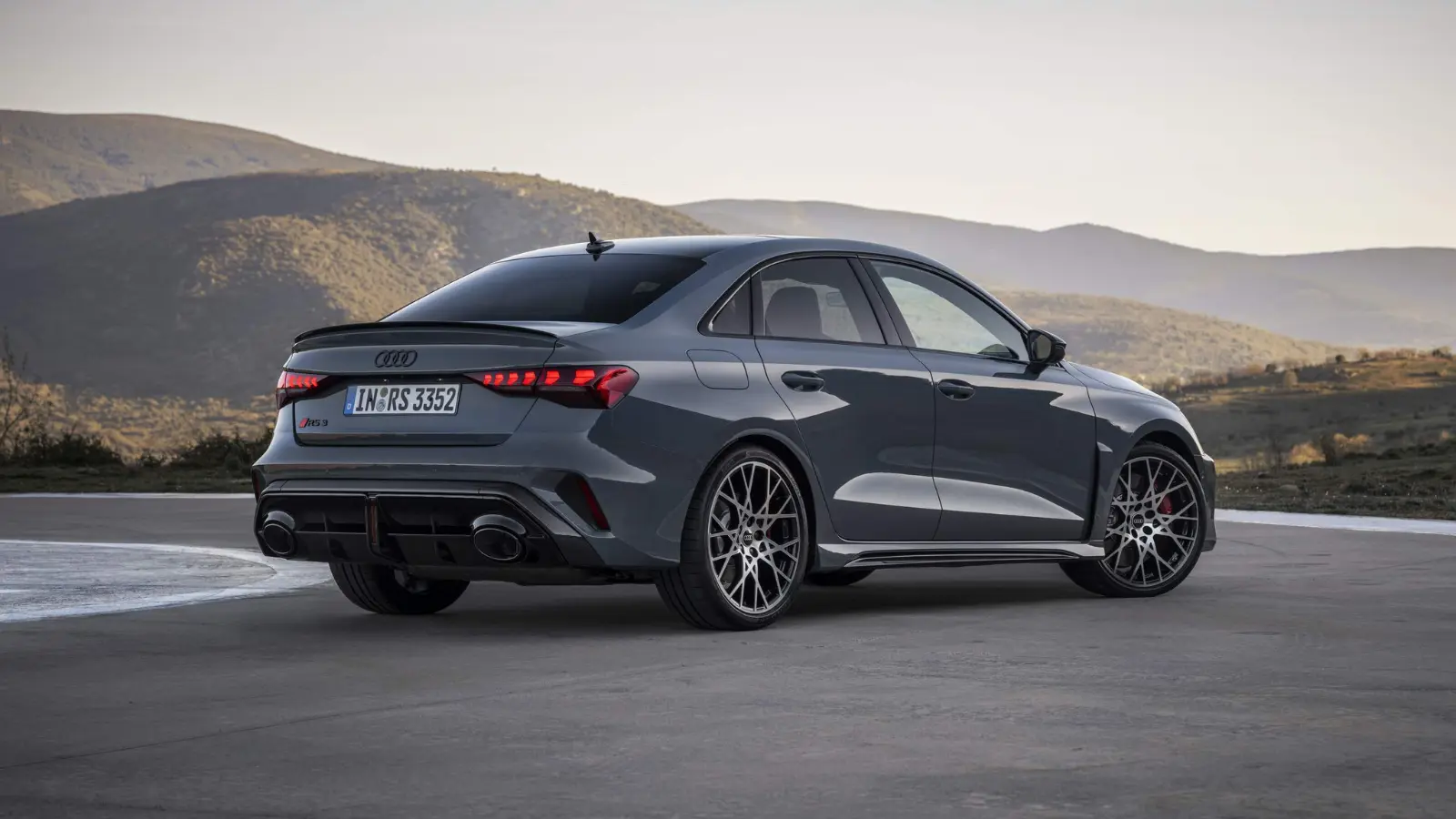 Novo Audi RS 3 2025 Retorna ao Brasil com 400 cv e Tração Quattro