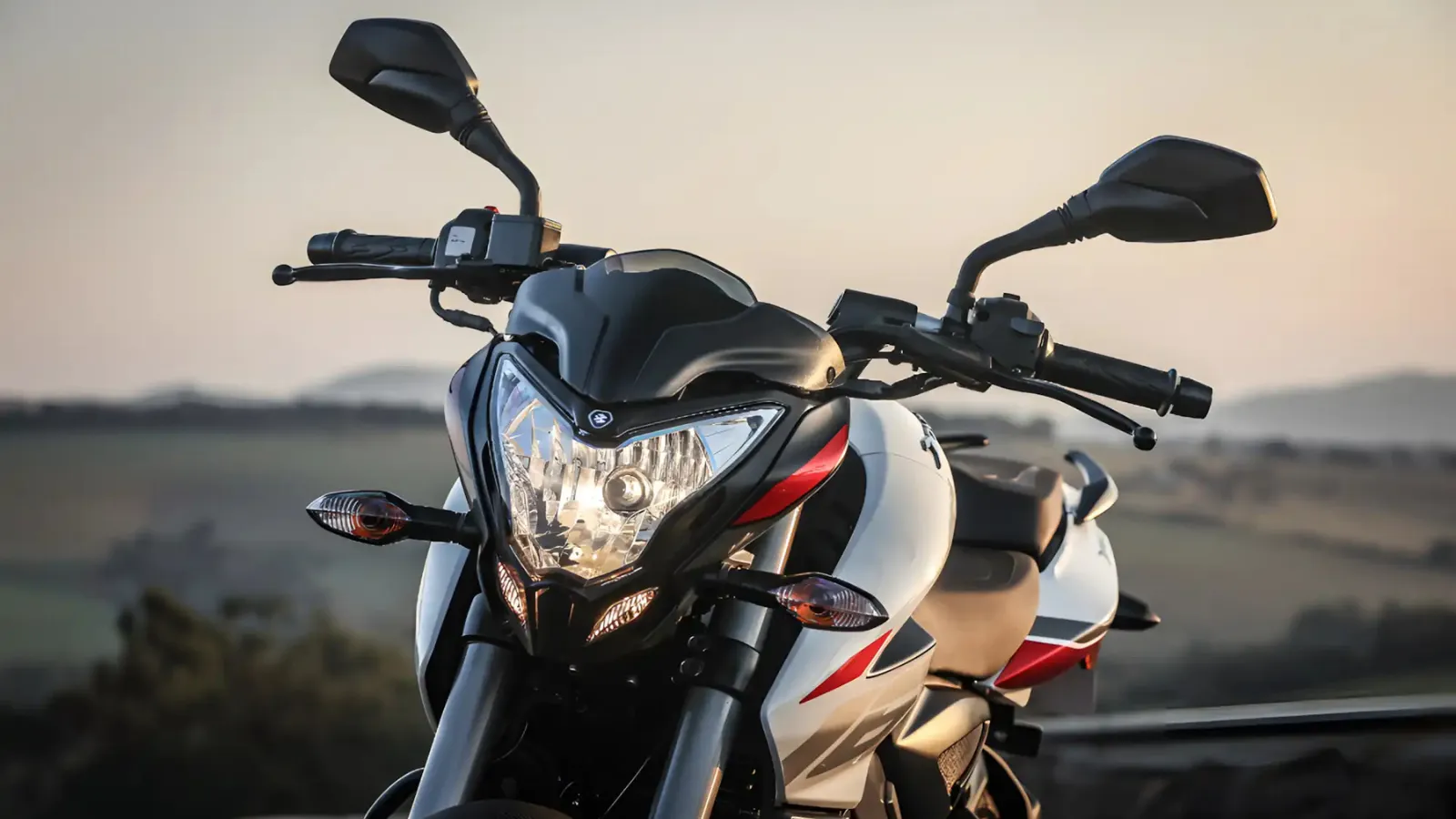 Bajaj Dominar 160 2025 Surpreende com ABS Duplo e Preço Competitivo