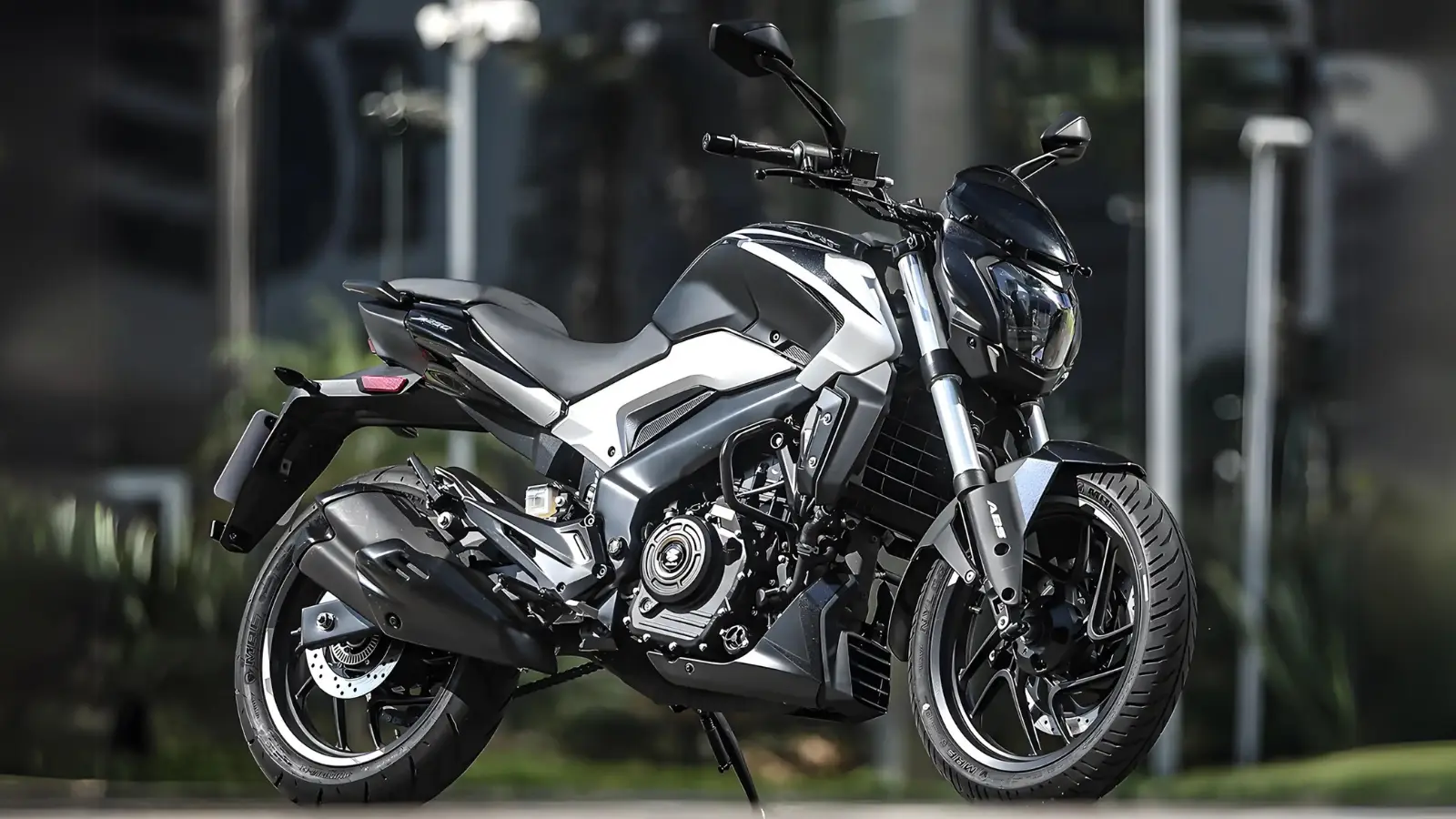 Bajaj Dominar 250 2025 Surpreende com Novo Estilo Naked e Preço Atraente
