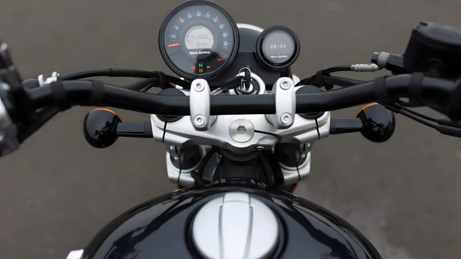 Royal Enfield Interceptor 650 2025: Preço, Ficha Técnica e o Que Muda na Roadster Icônica