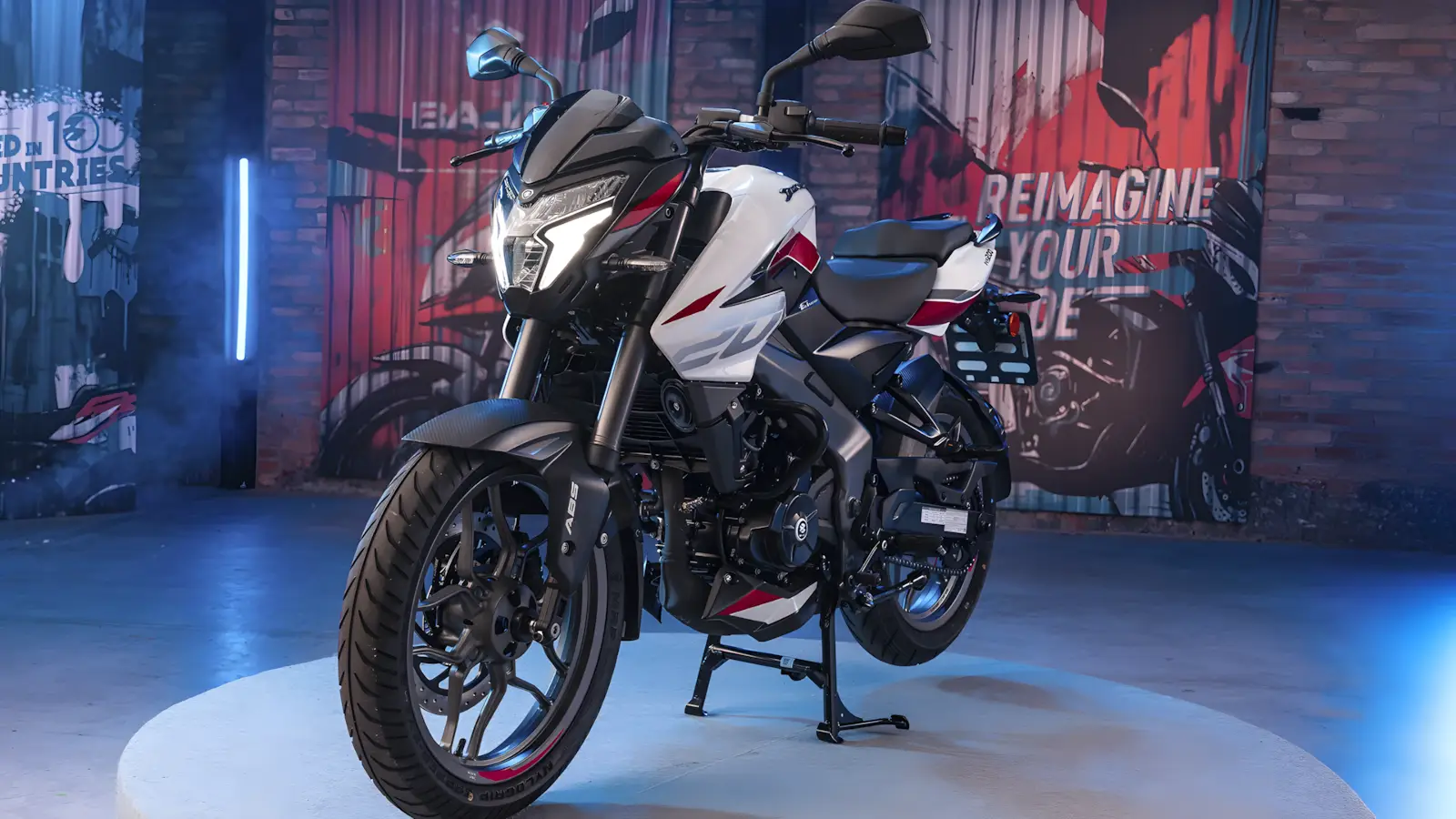 Bajaj lança Dominar NS200 2026 por R$ 20.900; veja detalhes, ficha técnica e se vale a pena comprar