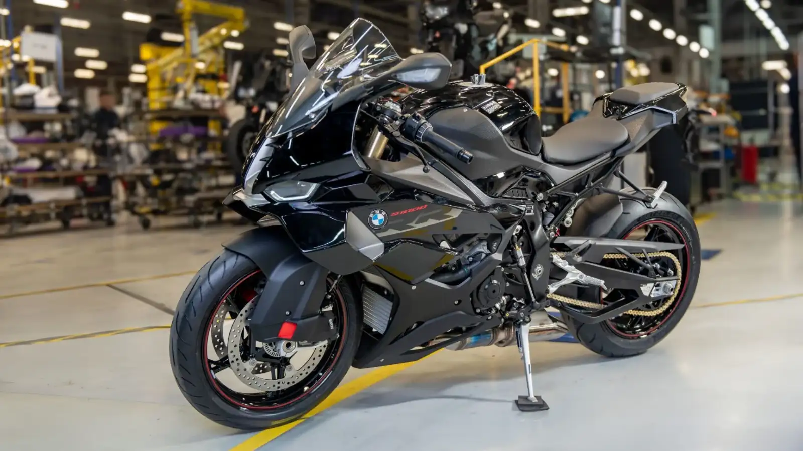 BMW S 1000 RR 2025: Superesportiva com 210 cv, nova aerodinâmica e produção nacional