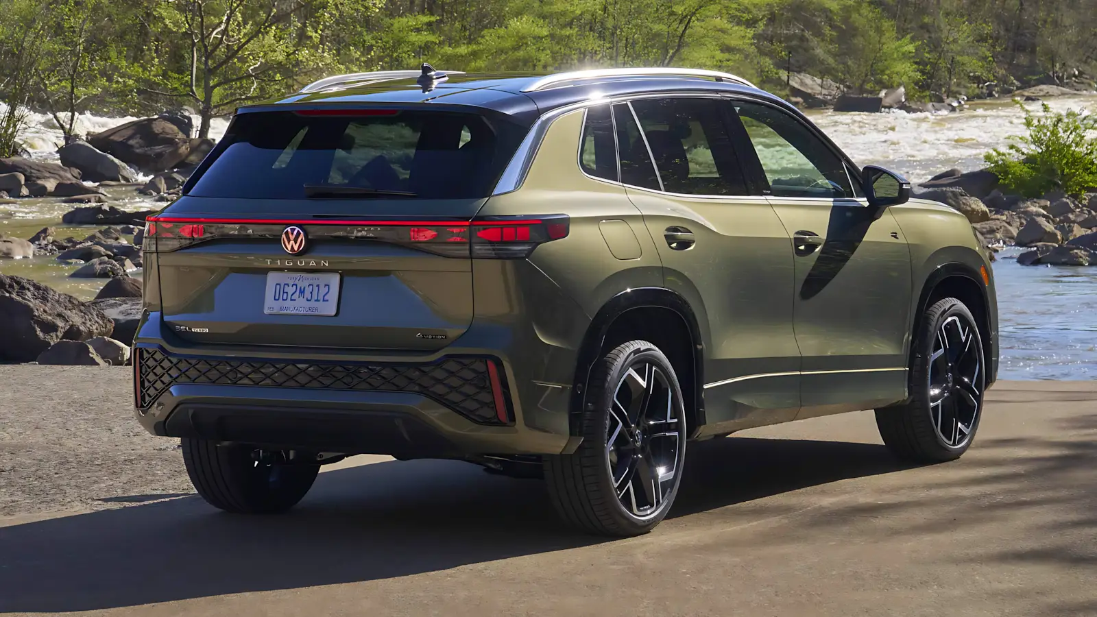 Tiguan R-Line 2026 ou Compass? Veja o que muda no SUV da Volkswagen com motor 2.0 turbo