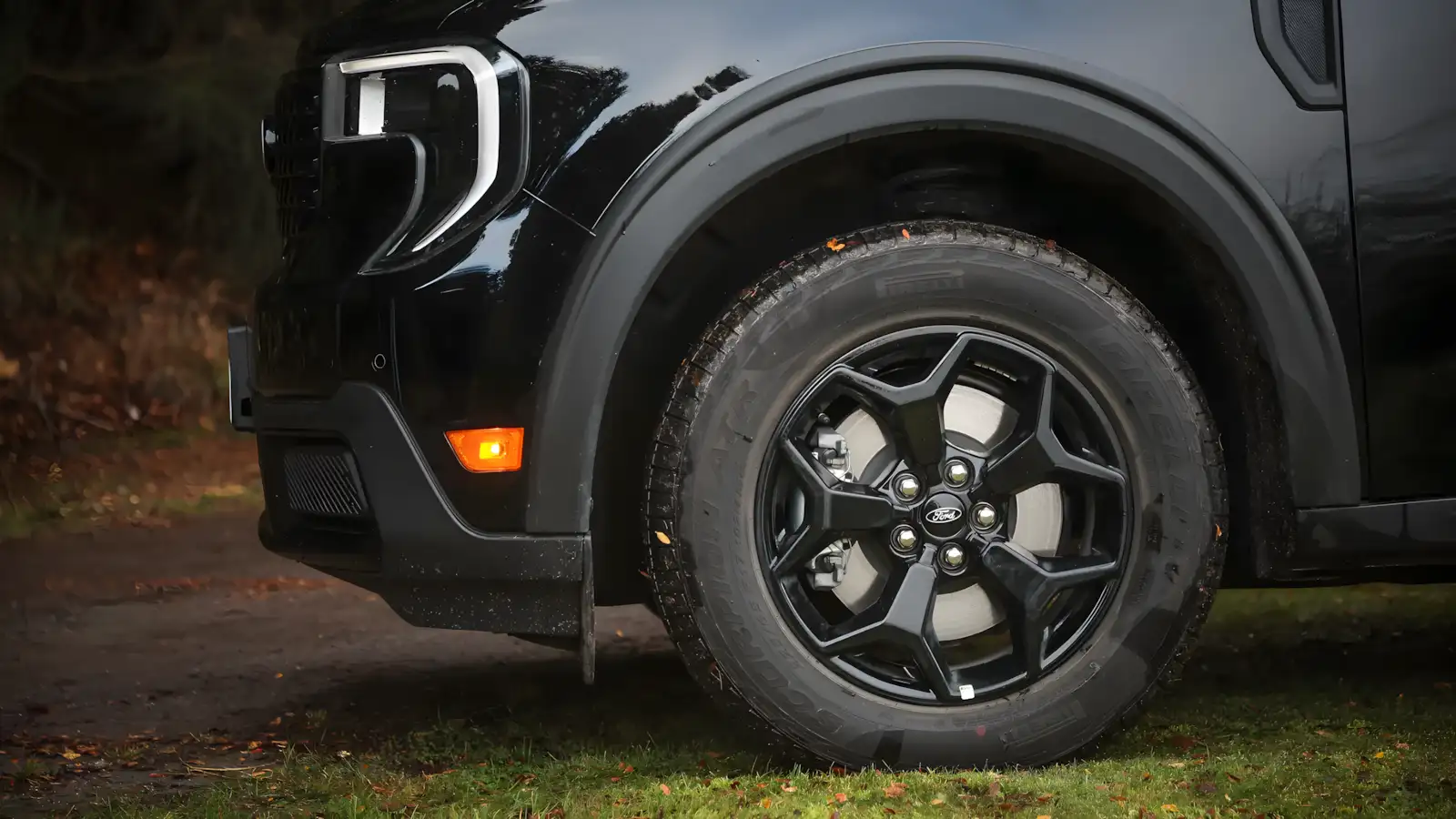 Ford Maverick Lariat Black estreia com visual exclusivo e bom desempenho