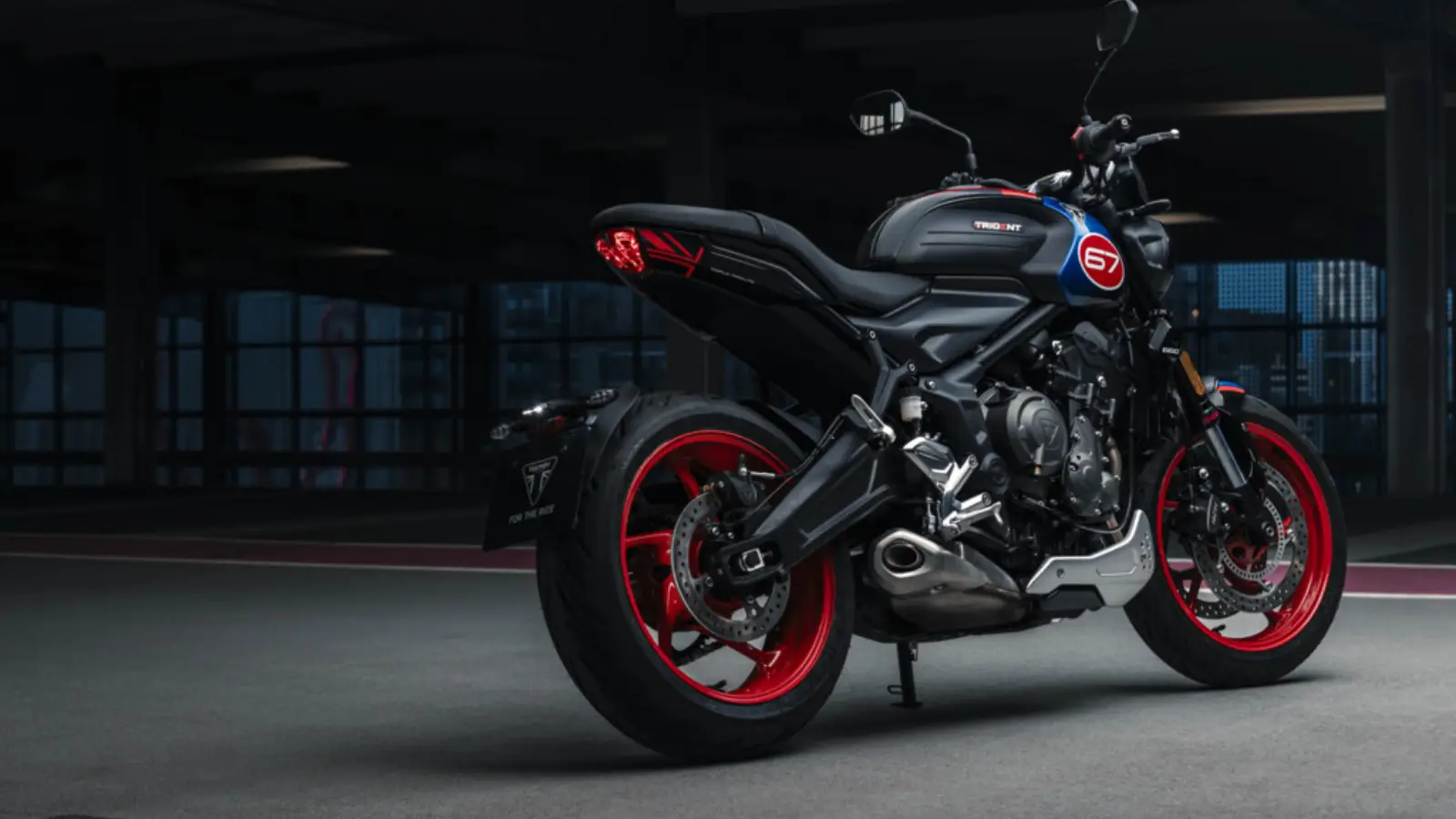 Triumph lança edição especial da Trident 660 Triple Tribute 2026 com visual matador