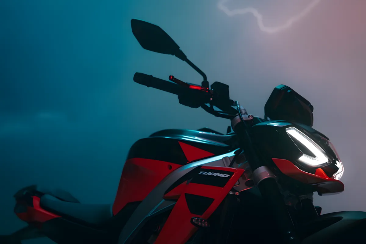 Aprilia Tuono 457 é compacta, potente e chega para elevar o nível entre as nakeds de entrada