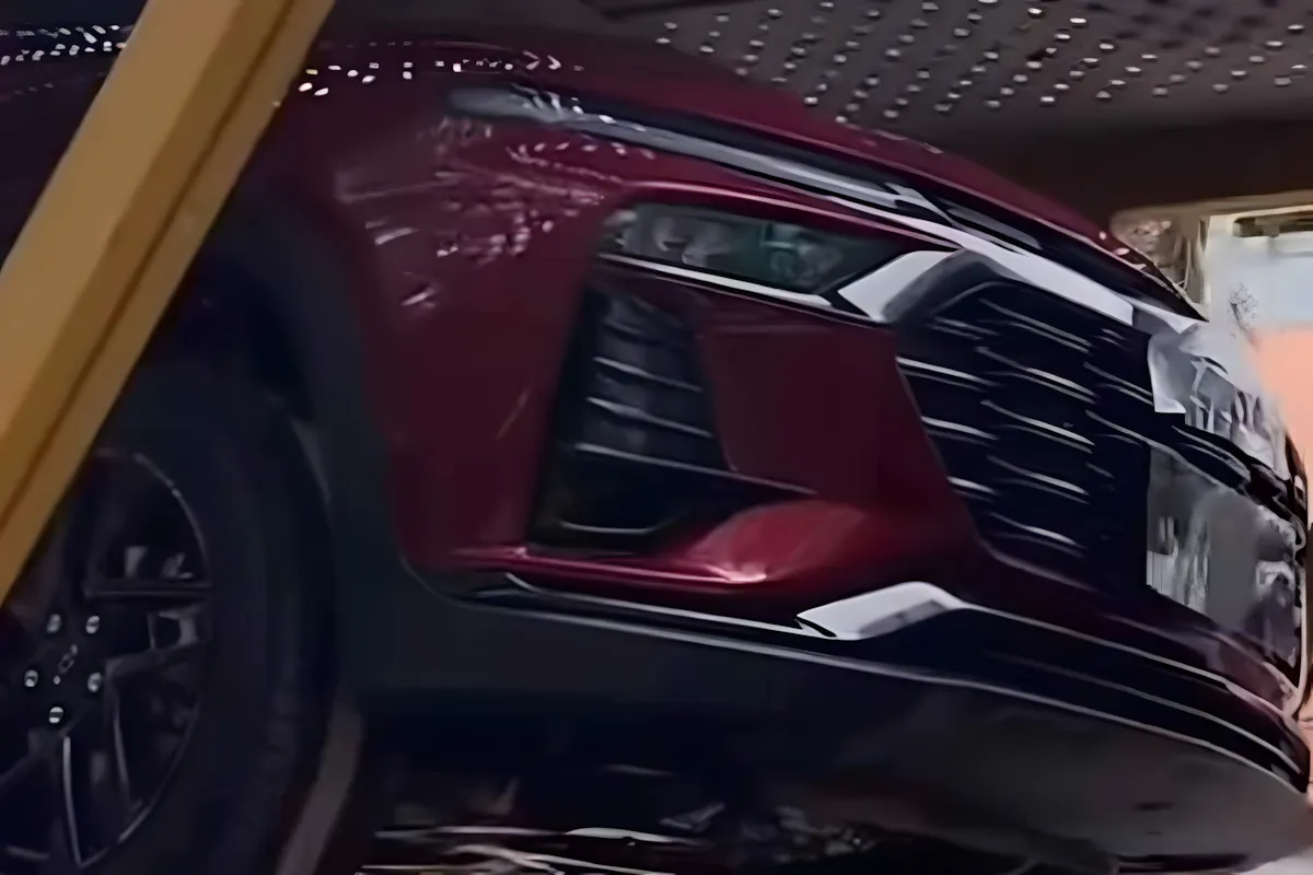 Chevrolet Tracker 2026 muda por dentro e por fora e pode ganhar motor híbrido