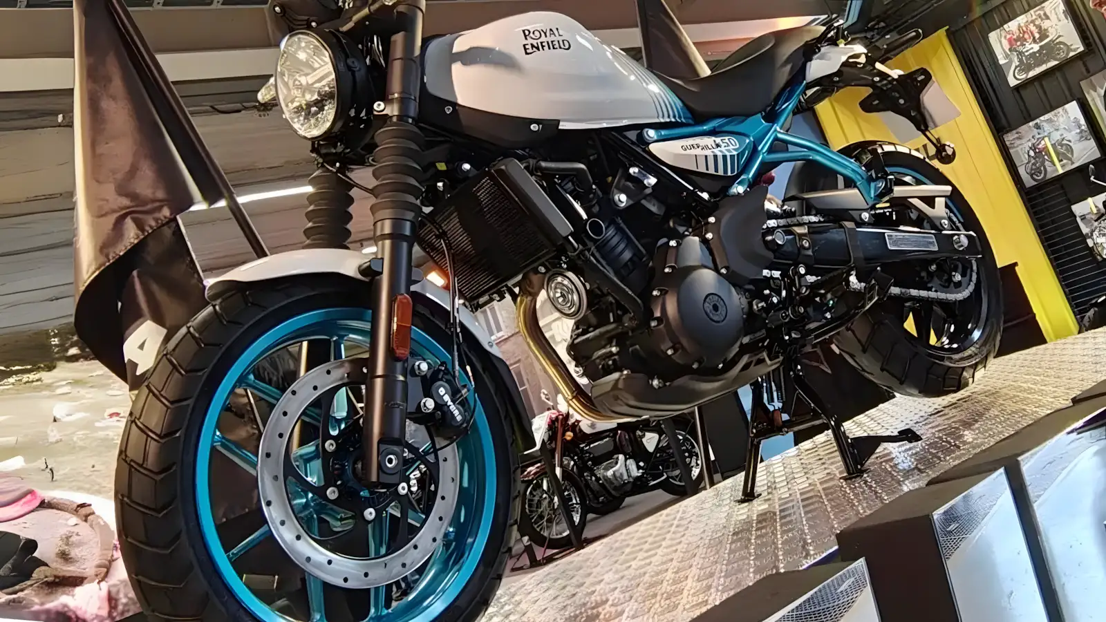 Royal Enfield Guerrilla 450 nova naked urbana deve chegar mais barata, com o mesmo motor da Himalayan