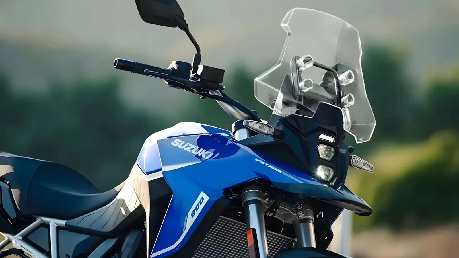 Suzuki V-Strom 800 2025: versão de entrada da big trail urbana tem visual e detalhes revelados