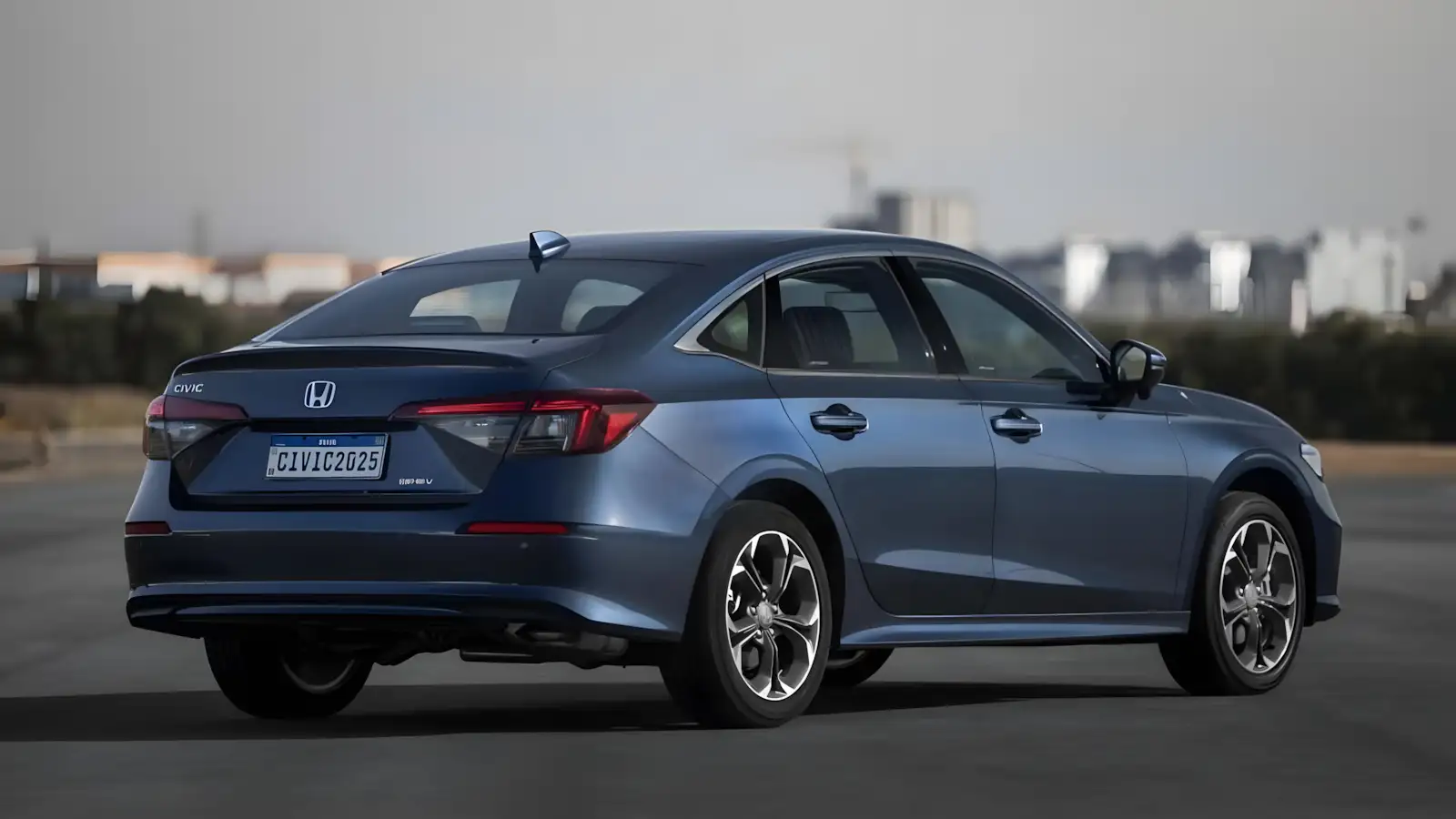 Honda Civic 2026 chega com leve facelift, consumo de até 18,3 kml e preço de R$ 265.900