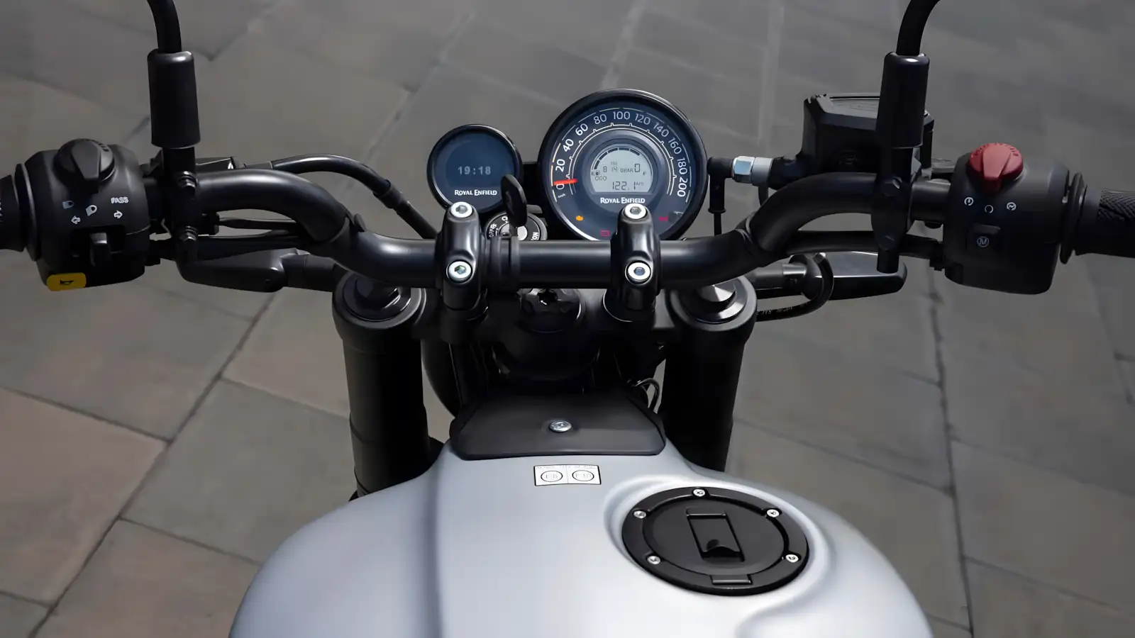 Royal Enfield abre pré-cadastro da nova roadster Guerrilla 450 2025 no Brasil