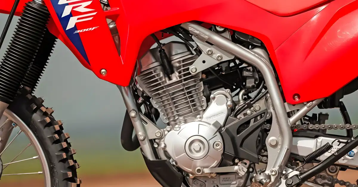 Nova Honda CRF 300F 2026 chega em setembro com motor mais potente! Saiba preço e todas as melhorias