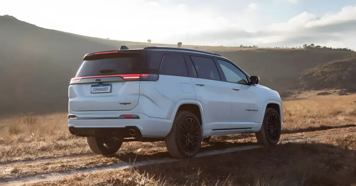 Jeep Commander 2026 chega custando menos, câmbio de Rampage e novas rodas