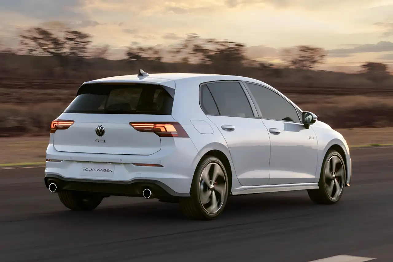 VW Golf GTI 2026 chegará em setembro - confira as novidades e recursos do hatch esportivo