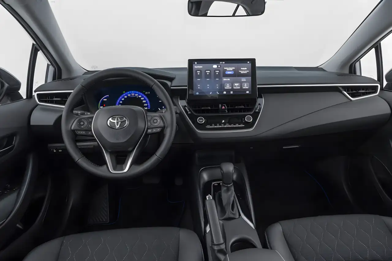 Toyota Corolla GLI Hybrid 2026 Sedã eletrificado chega por R$ 189 mil e mira frotistas