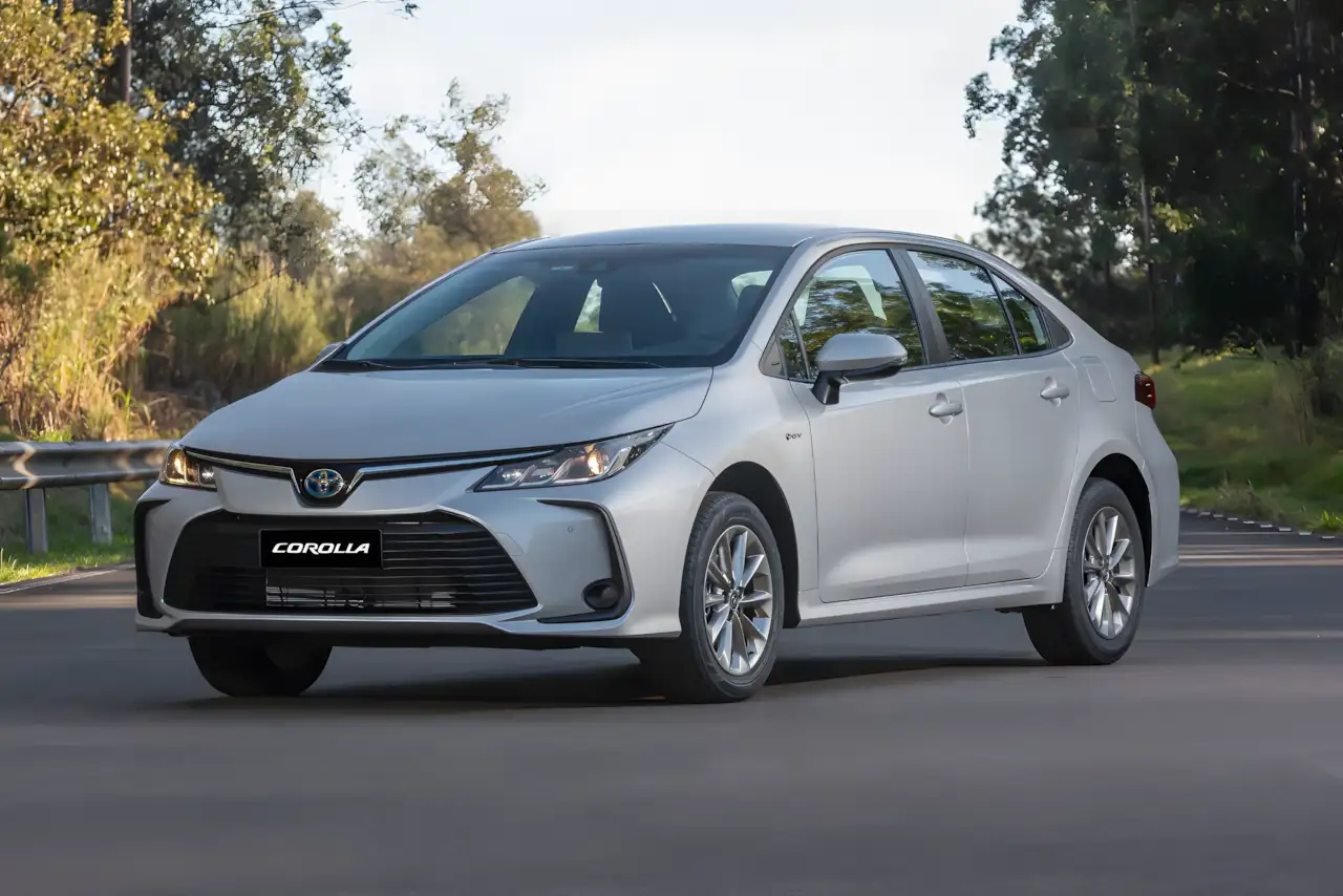 Toyota Corolla GLI Hybrid 2026 Sedã eletrificado chega por R$ 189 mil e mira frotistas