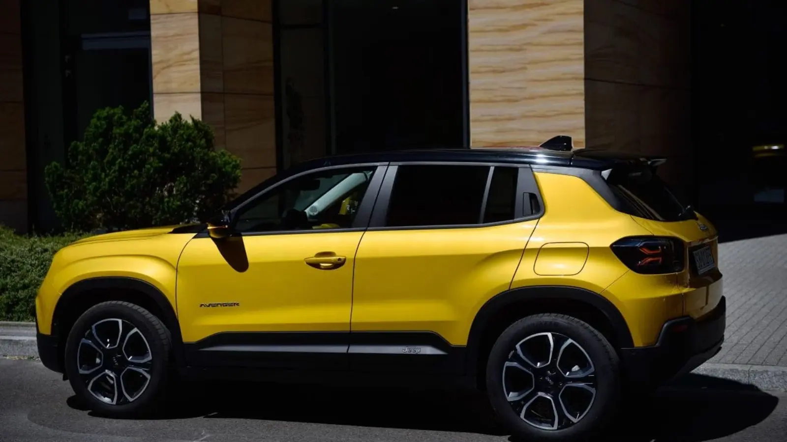 Jeep Avenger 2027: Irmão Menor do Renegade com Plataforma Peugeot Chega ao Brasil
