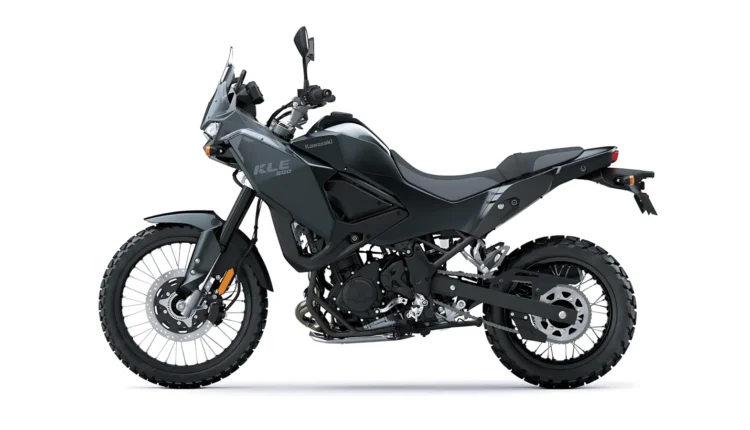 Kawasaki KLE 500 2026: Nova moto 'Raiz' no Estilo Ténéré 700 Pronta para o Off-Road