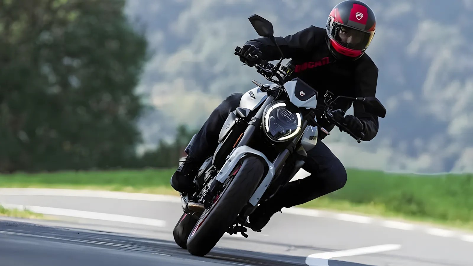 Ducati Monster 2026 é Lançada com Novo Motor V-twin de 890 cc