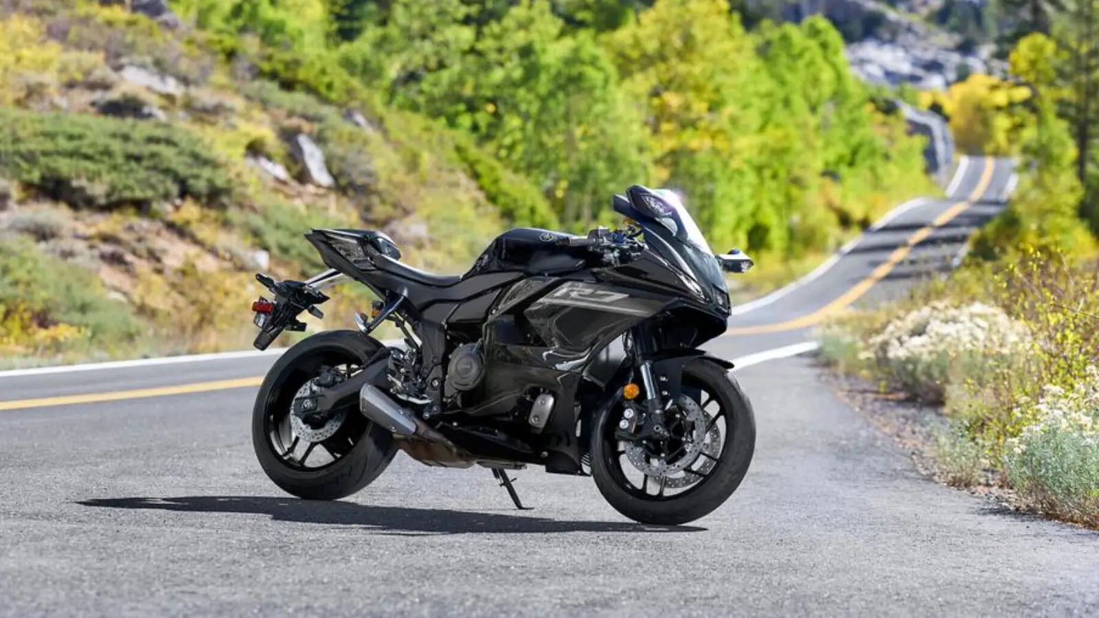 Yamaha R7 2026 Adora o Visual da R1 e Estreia IMU de 6 eixos