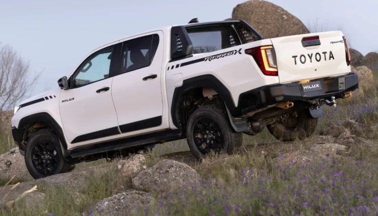 Nova Toyota Hilux chega ao Brasil em 2027: fotos, motor 2.8 e detalhes da nova geração