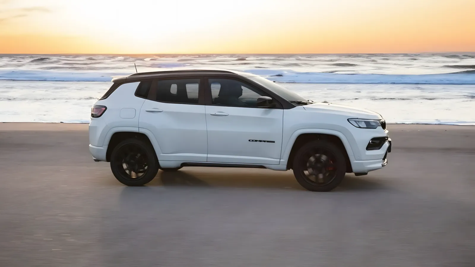 Jeep Compass Blackhawk 2026 2.0 turbo cai quase R$ 40 mil e encosta no 1.3T: pre&ccedil;o e equipamentos