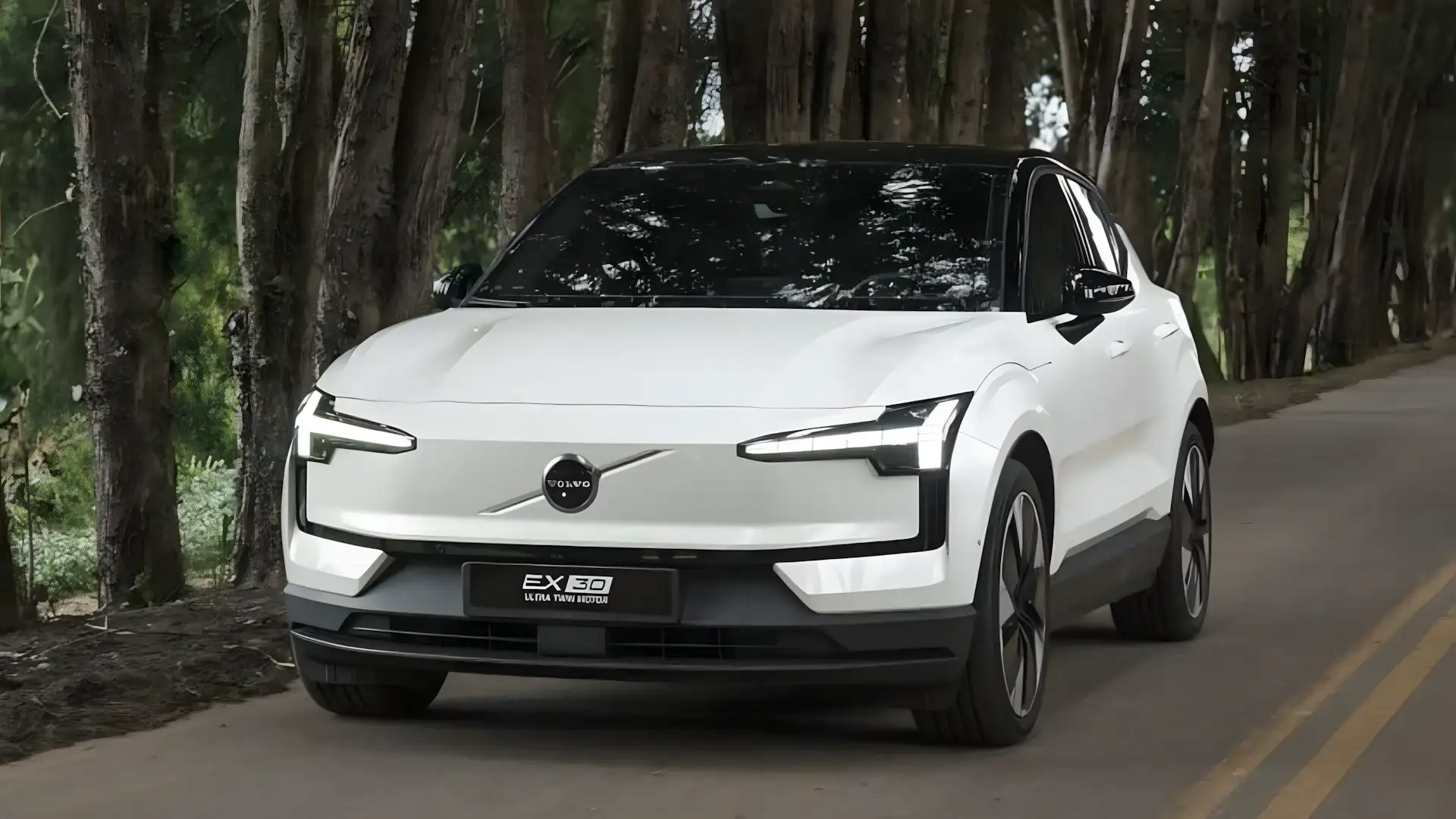 Volvo EX30 2026 Ultra Twin Motor cor areia metalico frente
