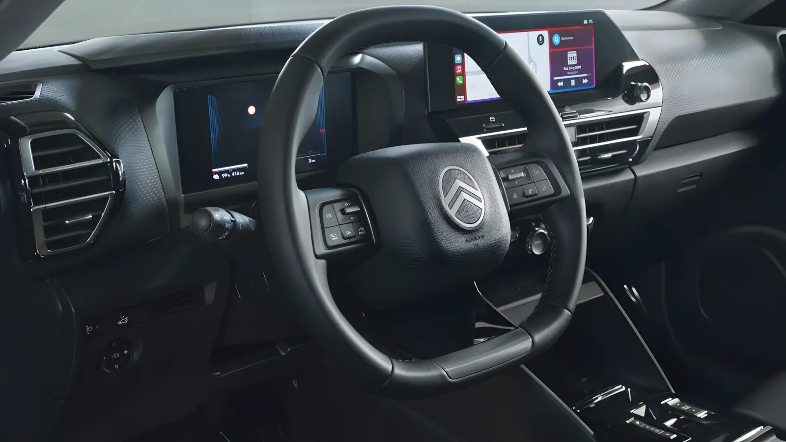 Interior do Citro&euml;n C4 2026 com central multim&iacute;dia de 10 polegadas