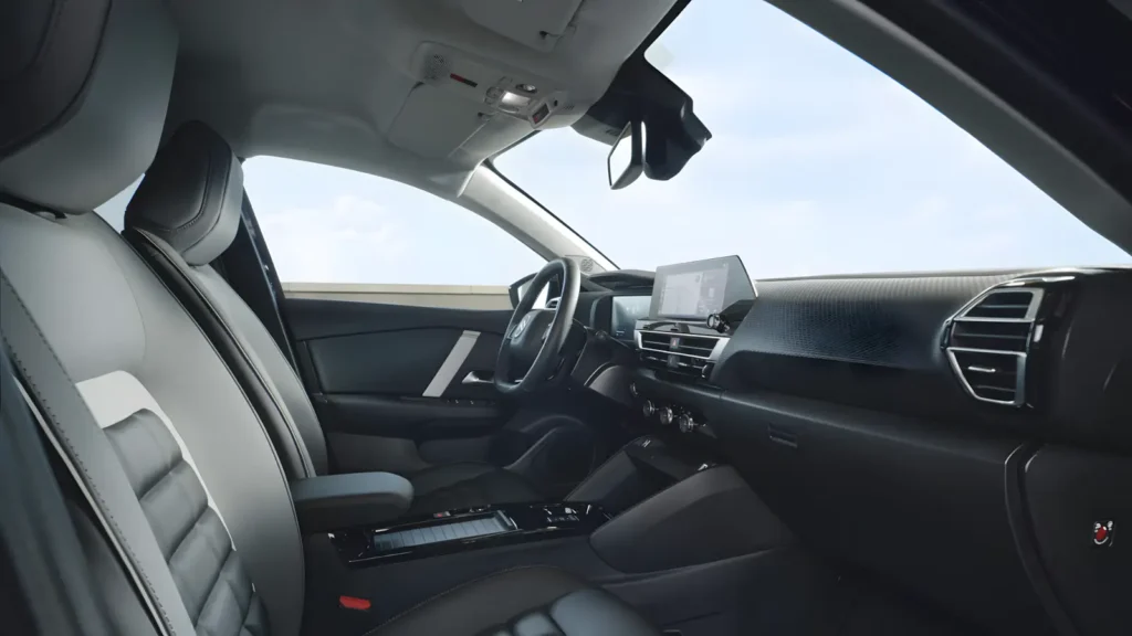 Citroen c4 hibrido 2026 interior conforto