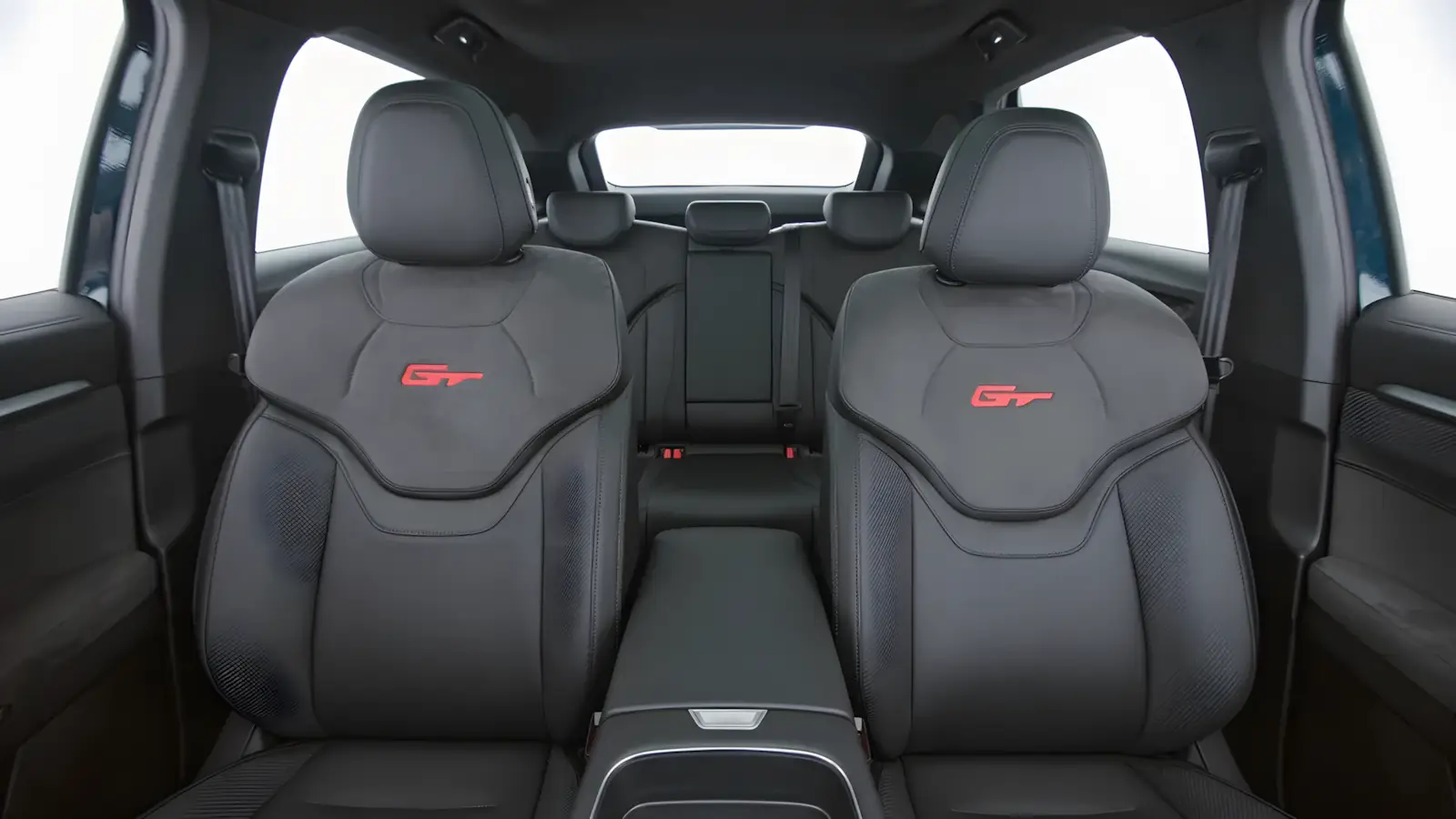 Interior do Haval H6 GT 2026 com multim&iacute;dia de 14,6 polegadas e bancos em couro