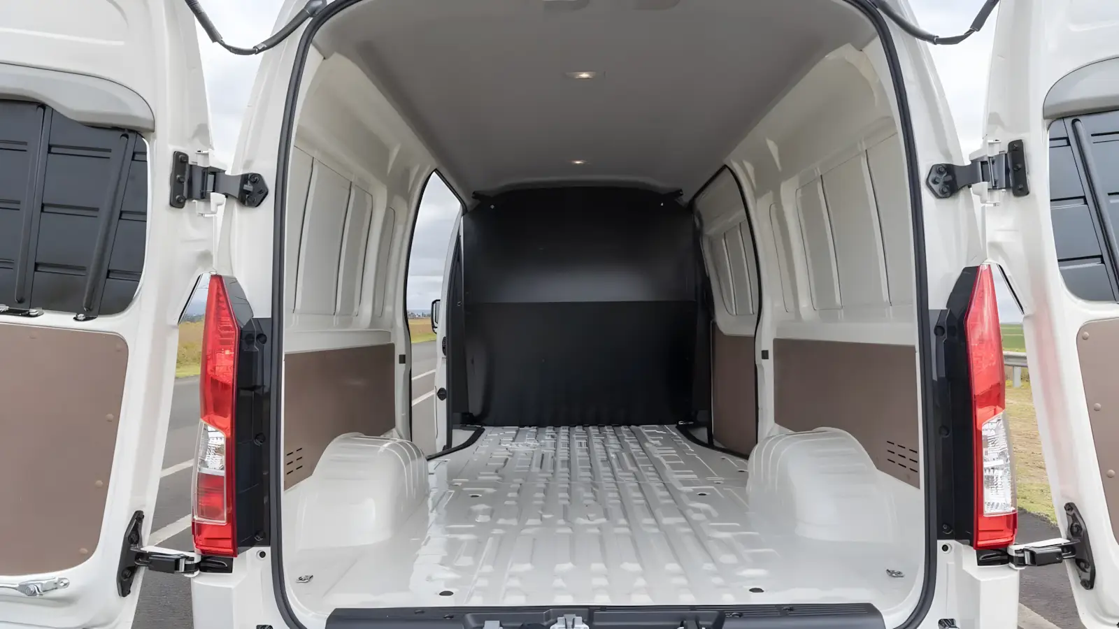 Compartimento de carga Toyota Hiace Furg&atilde;o 9300 litros