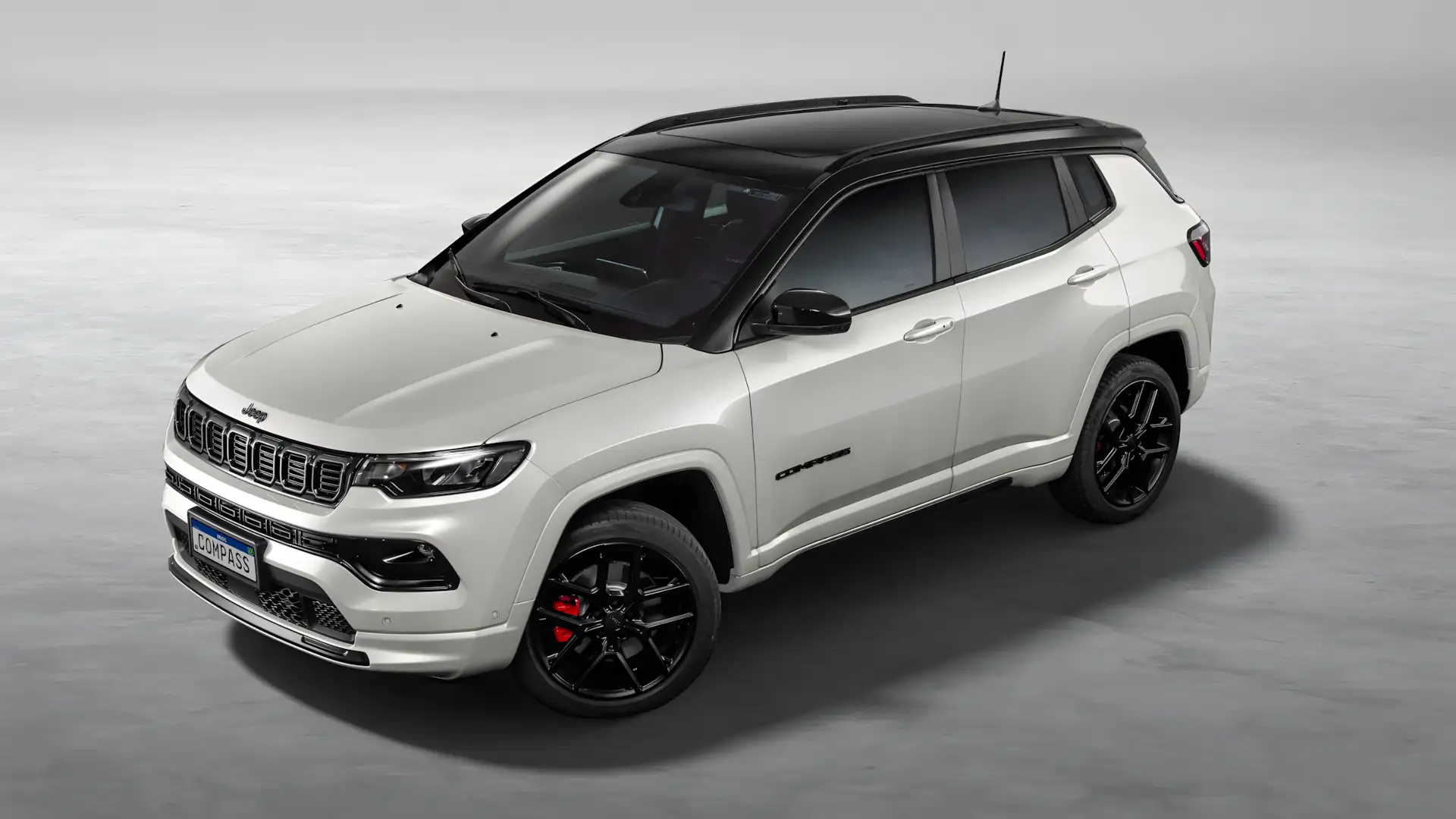 Lateral do Jeep Compass Blackhawk Flex 2026 com lanternas LED