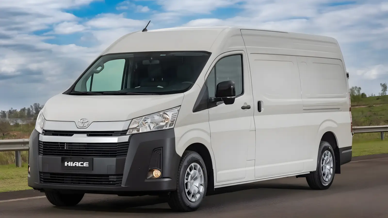 Toyota Hiace Furgão 2026 van automática chega ao Brasil com motor de Hilux; preço e recursos