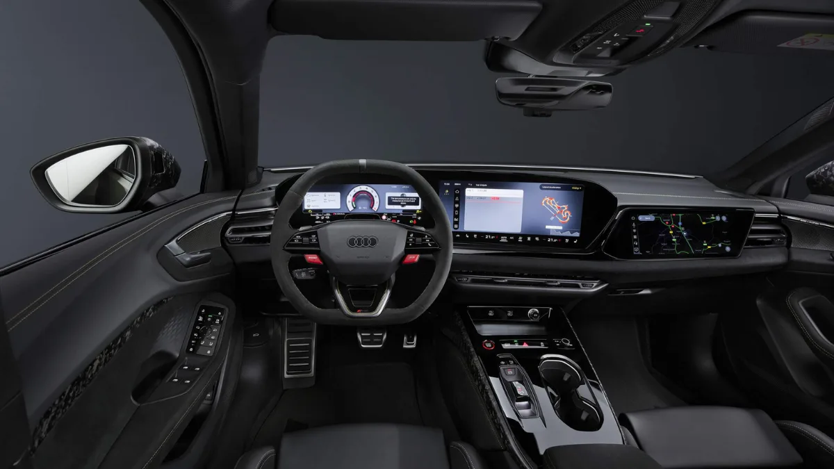 Interior do Audi RS5 2026 com três telas no painel