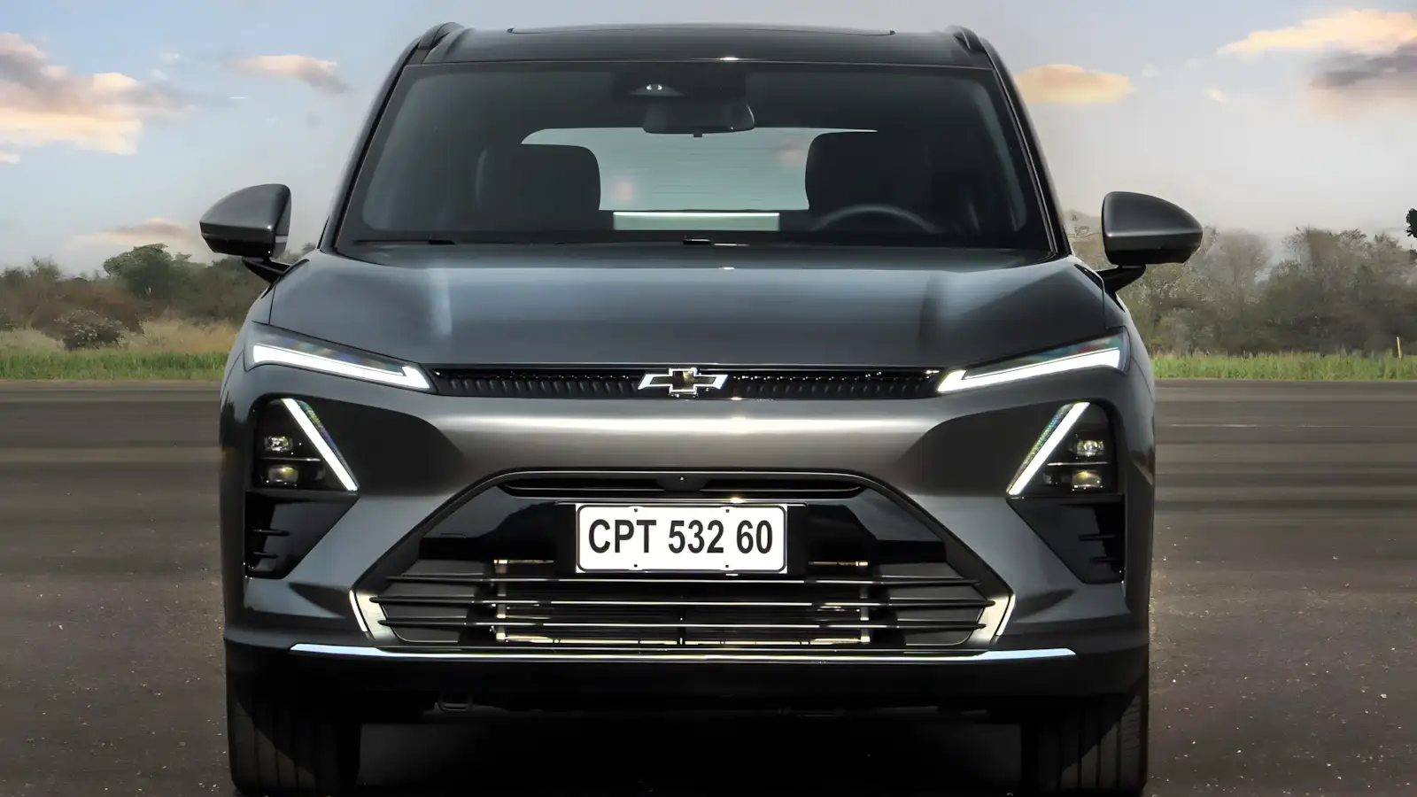 Vista traseira do Chevrolet Captiva EV 2026 mostrando lanternas LED