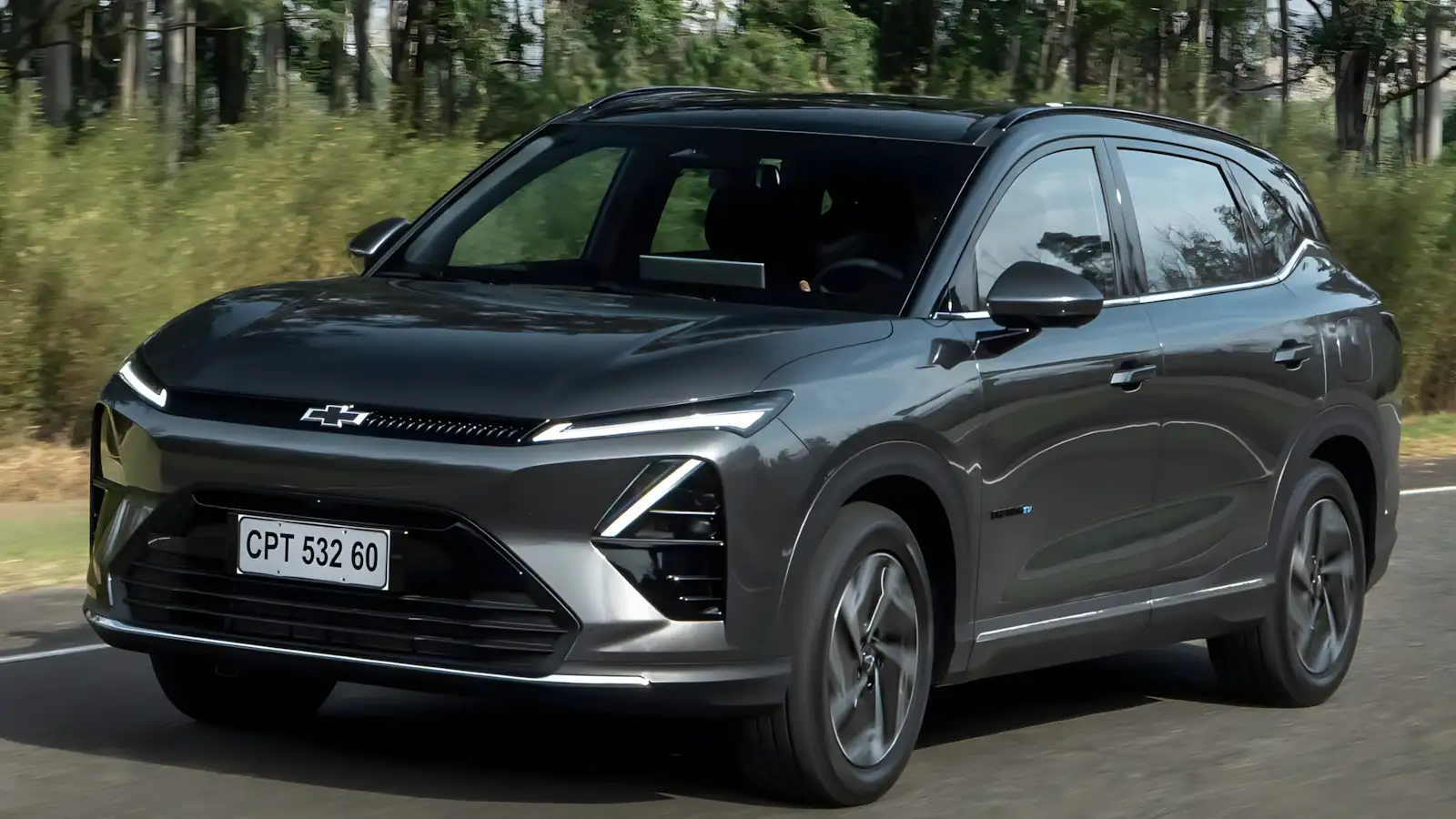 Chevrolet Captiva EV 2026 dianteira com faróis LED e grade fechada