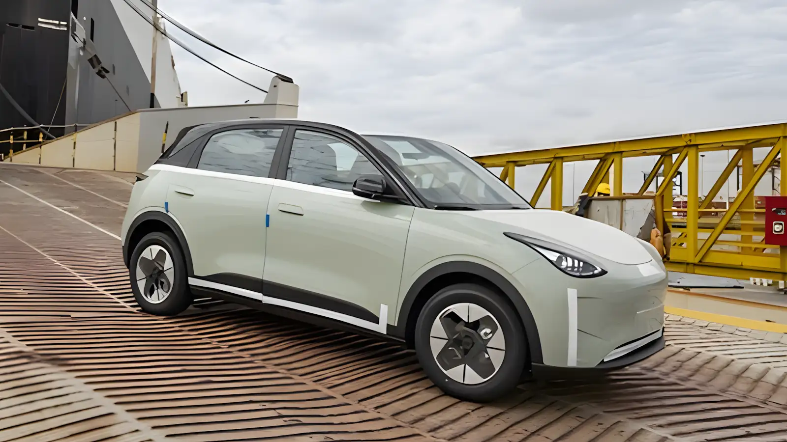 Renault e Geely vão fabricar o elétrico EX2 no Paraná com 445 litros de bagagem