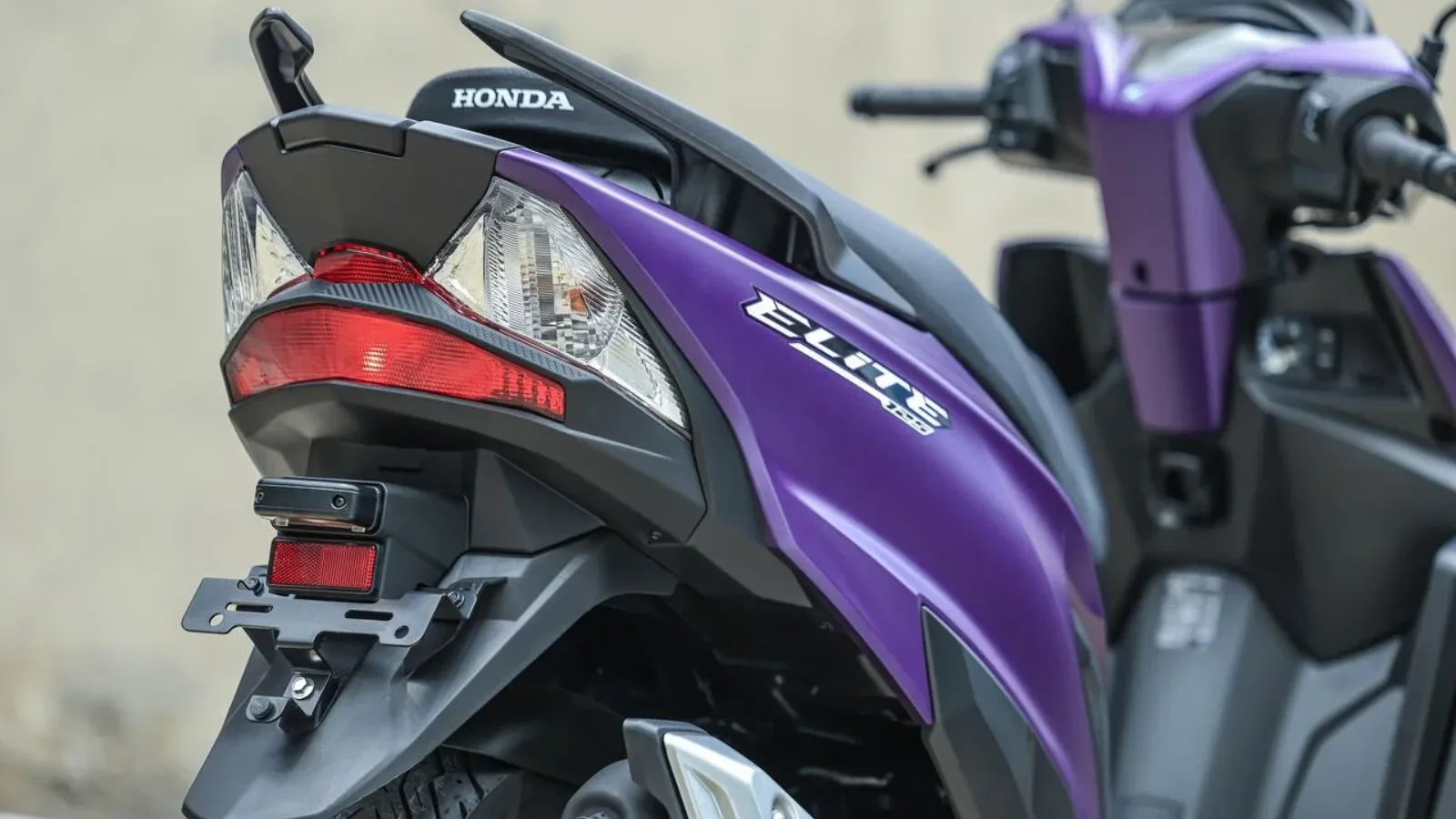 Honda Elite 125 2027 Traseira