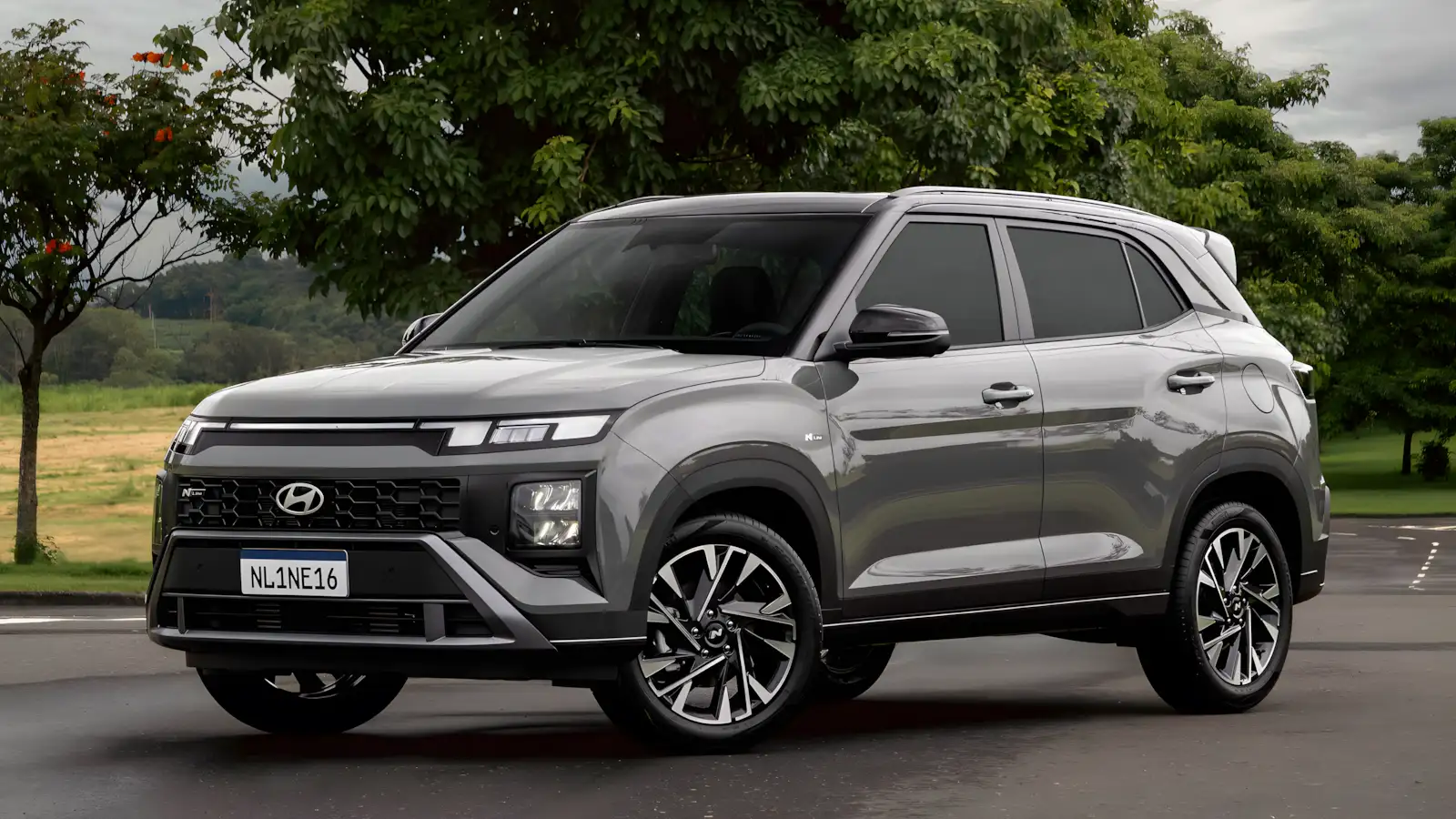 Hyundai Creta 2027 N Line visto de frente e lateral com rodas diamantadas de 18 polegadas